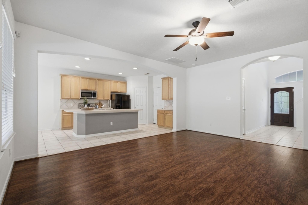130 Ledgestone Place - Photo 4