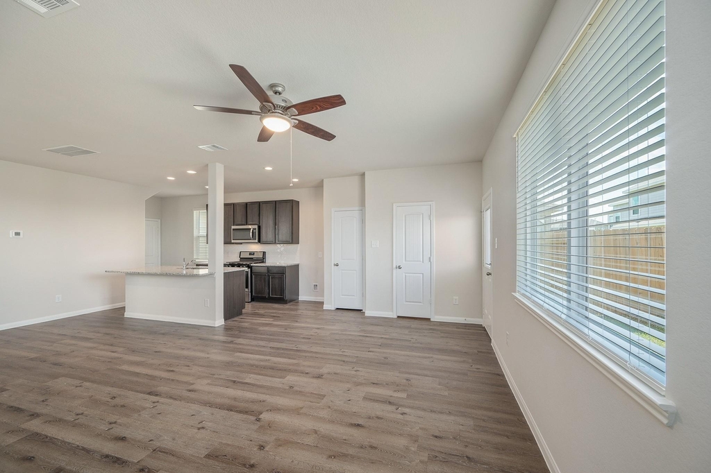 3915 Deledda Drive - Photo 5