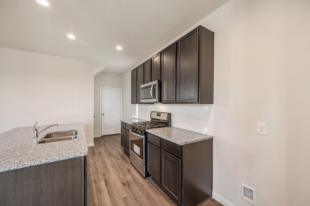 3915 Deledda Drive - Photo 7