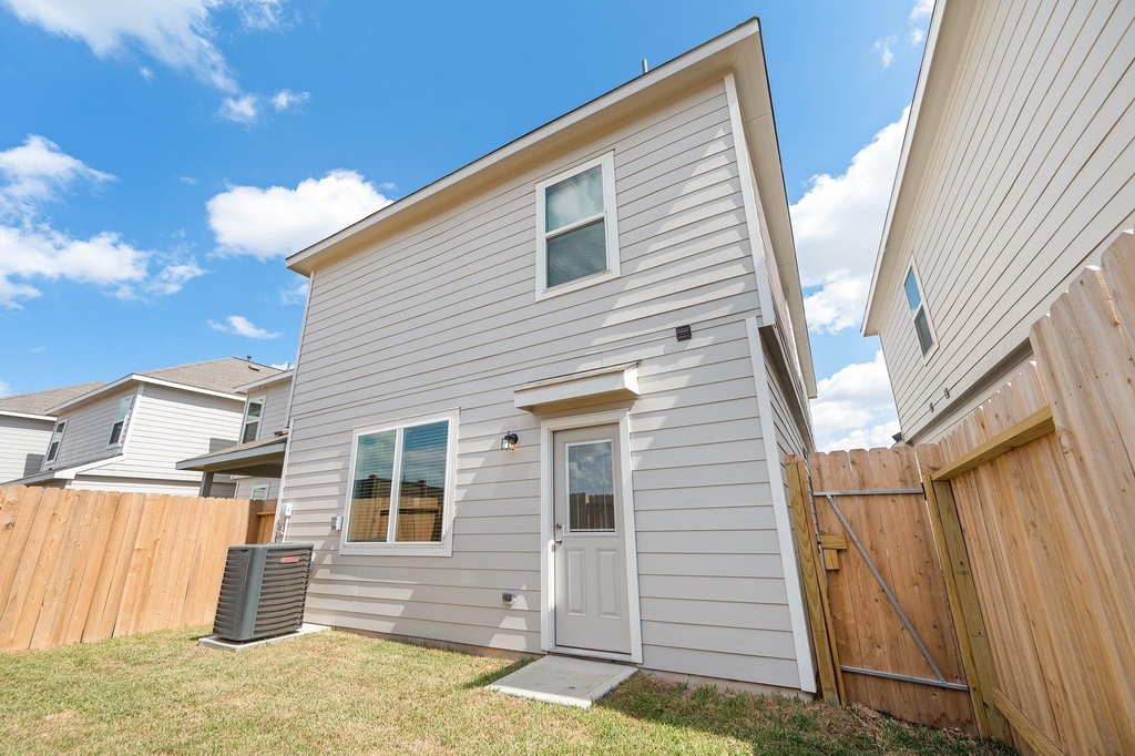 3915 Deledda Drive - Photo 25