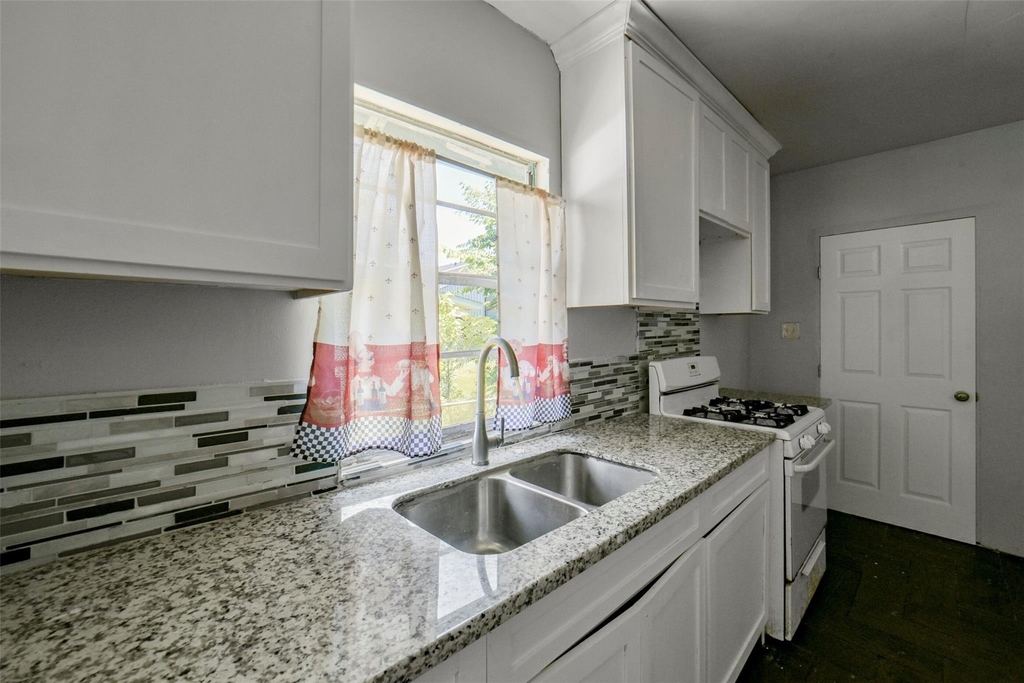 220 Engel Street - Photo 8