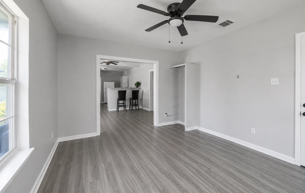 220 Engel Street - Photo 4