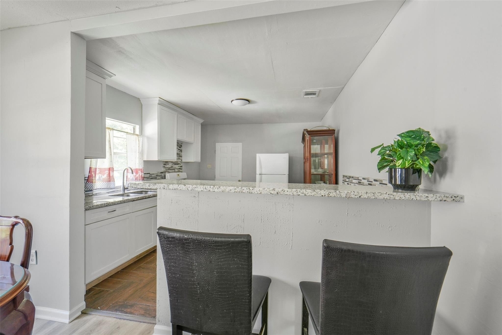 220 Engel Street - Photo 5