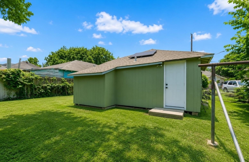 220 Engel Street - Photo 20