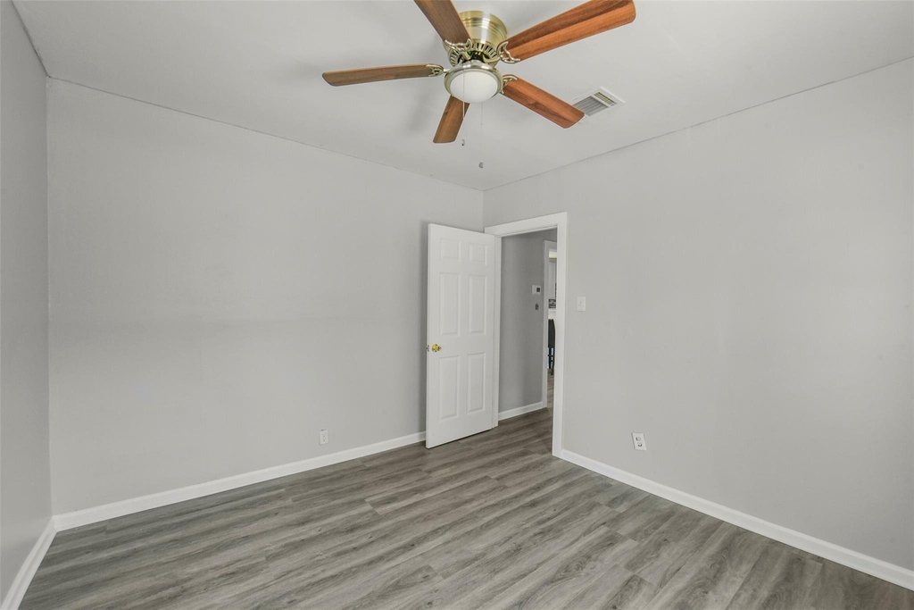 220 Engel Street - Photo 14
