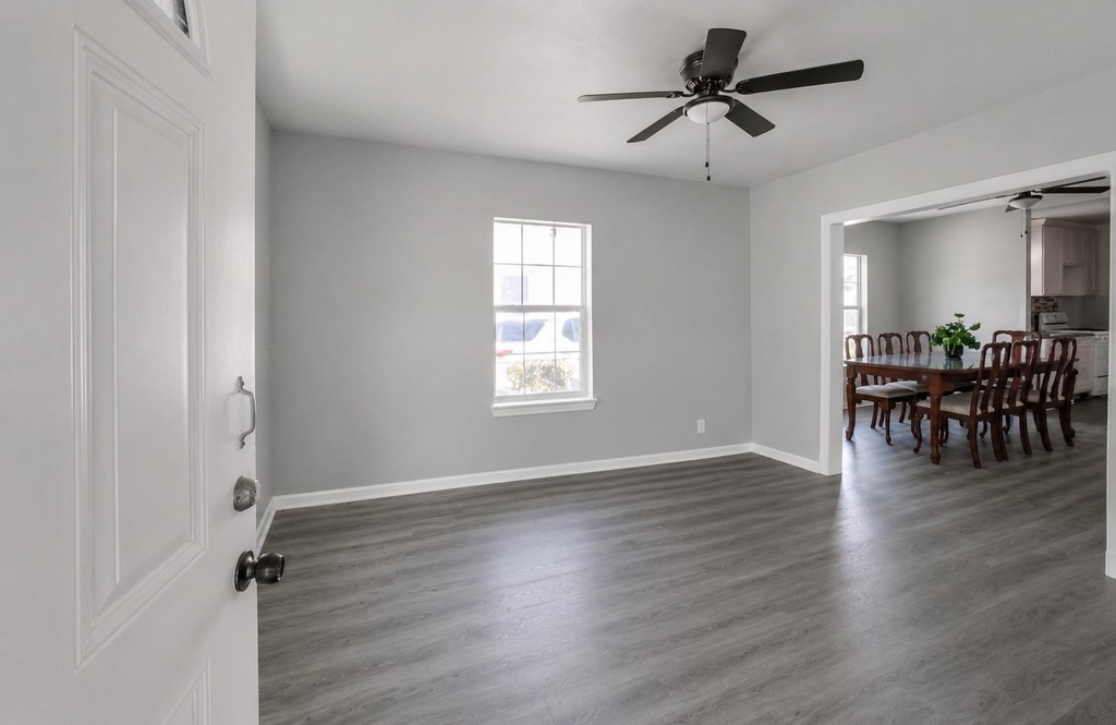 220 Engel Street - Photo 2