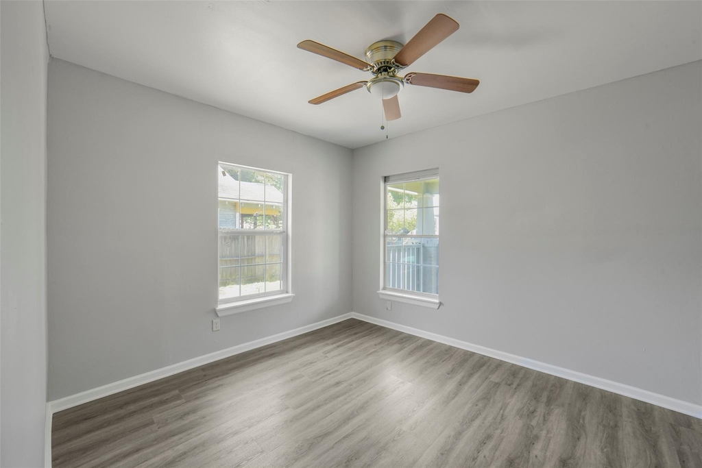 220 Engel Street - Photo 13