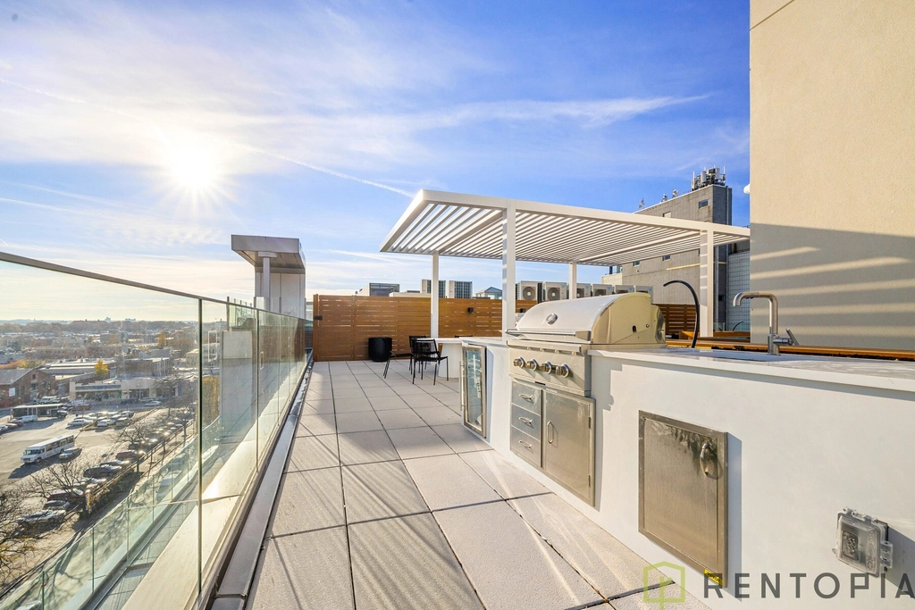 210 Greenpoint Avenue - Photo 11
