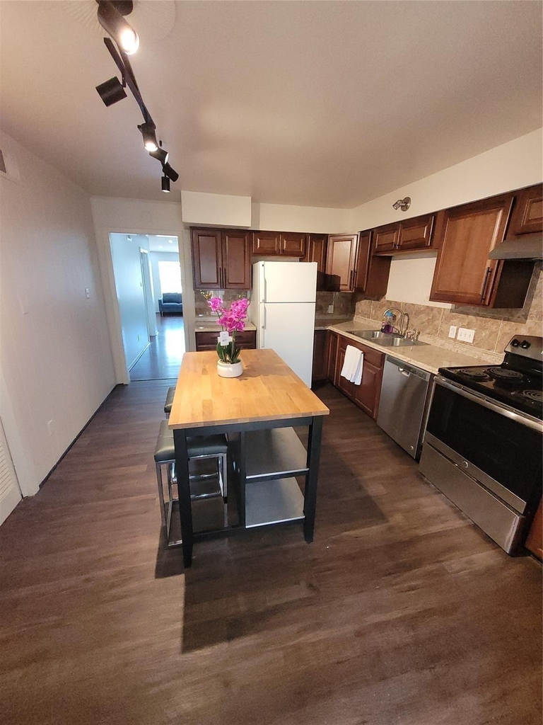 7213 Beechnut Street - Photo 2