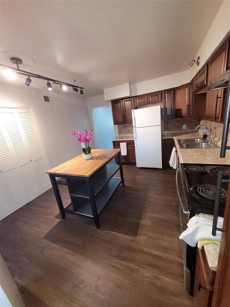 7213 Beechnut Street - Photo 3