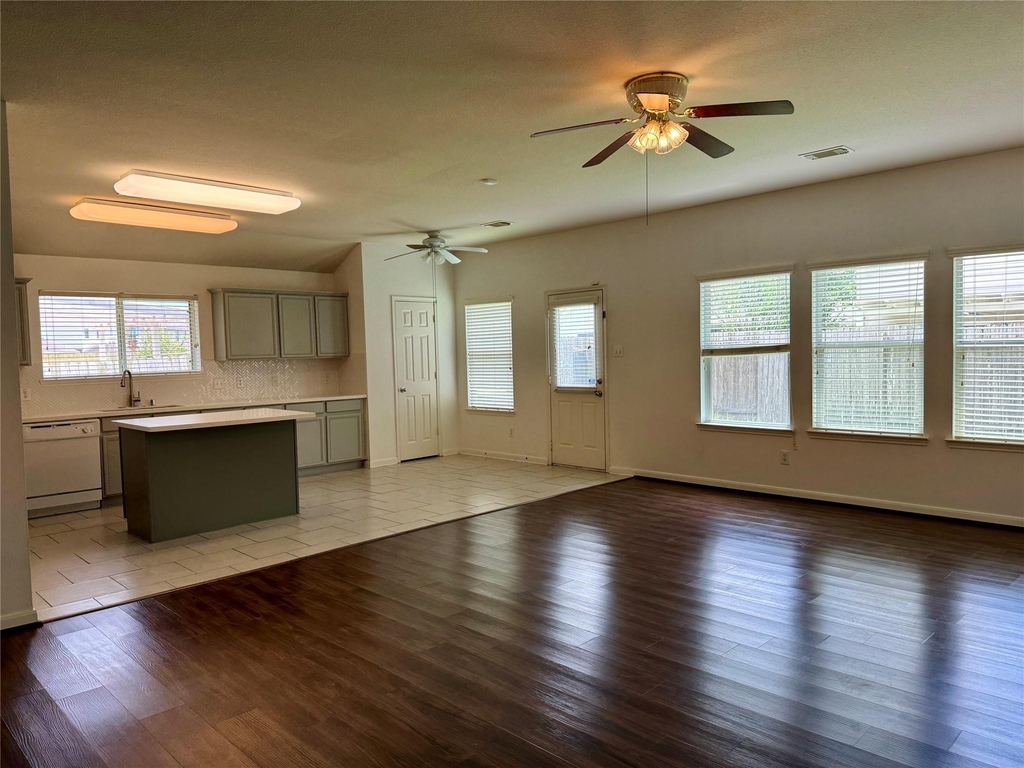 2210 Tremont Trail Lane - Photo 3