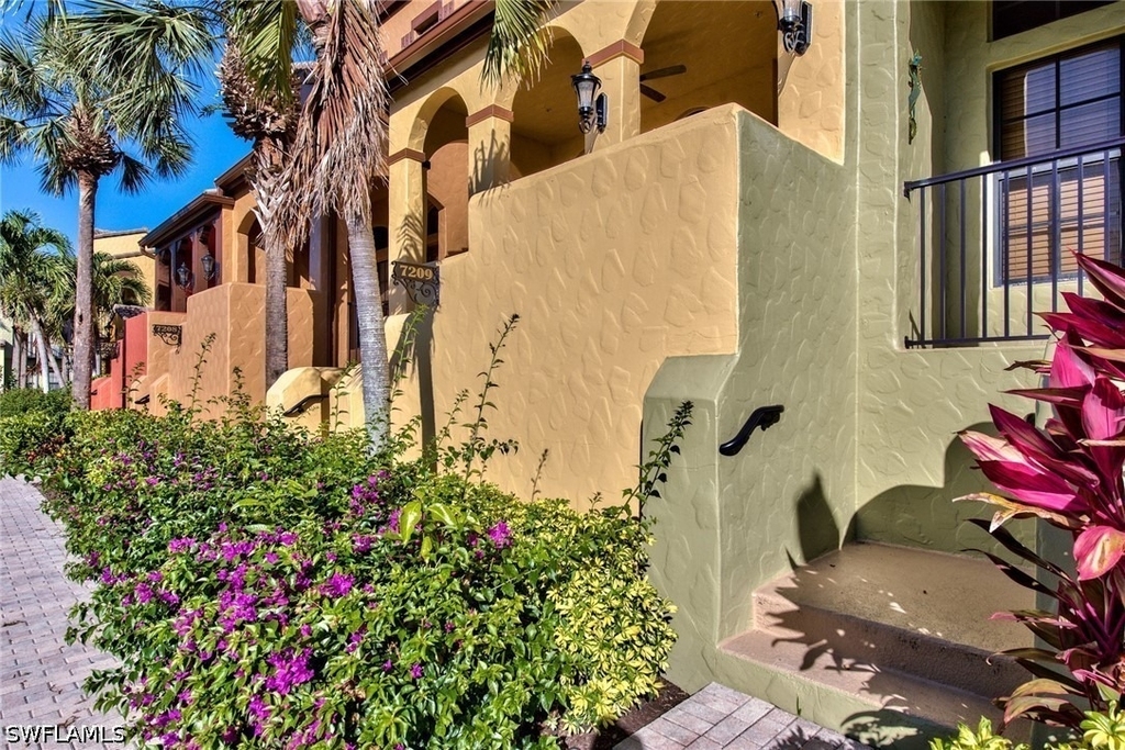 9102 Capistrano Street S - Photo 1