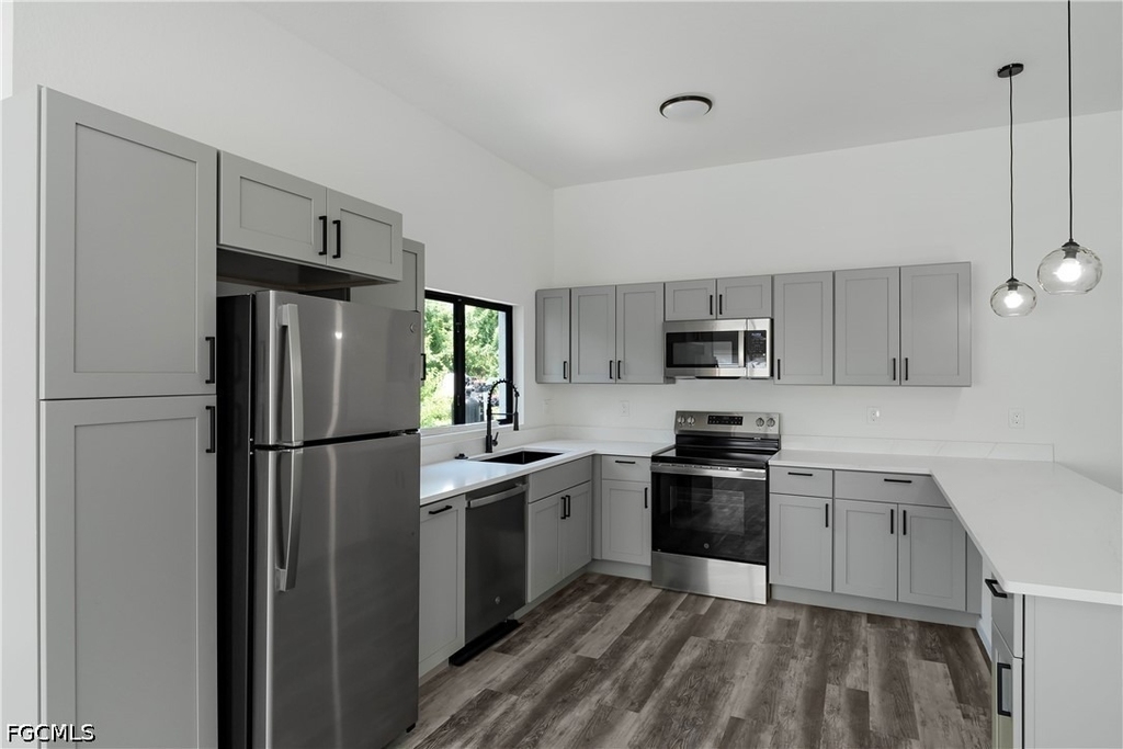 603 Hawthorne Avenue S - Photo 2
