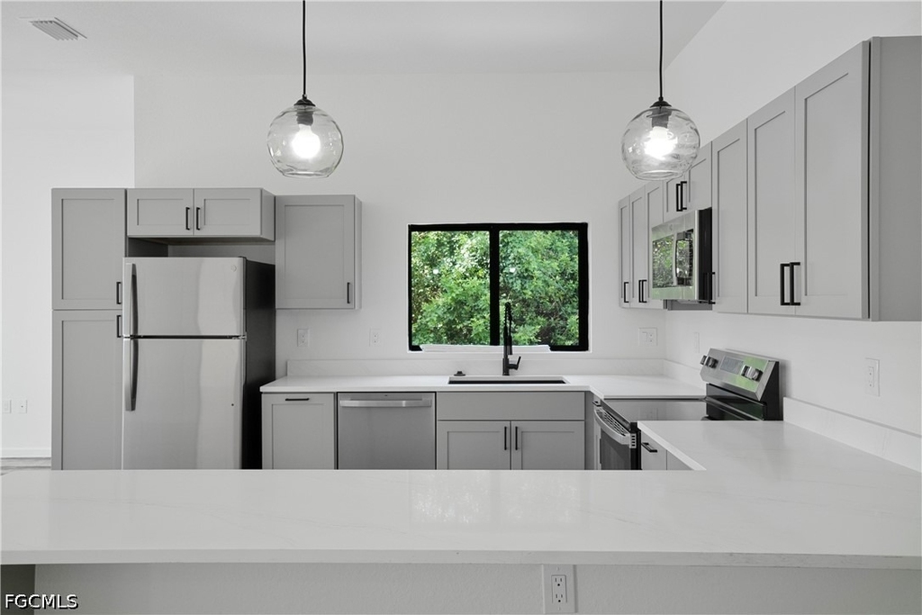 603 Hawthorne Avenue S - Photo 0