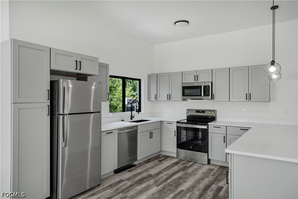 603 Hawthorne Avenue S - Photo 1