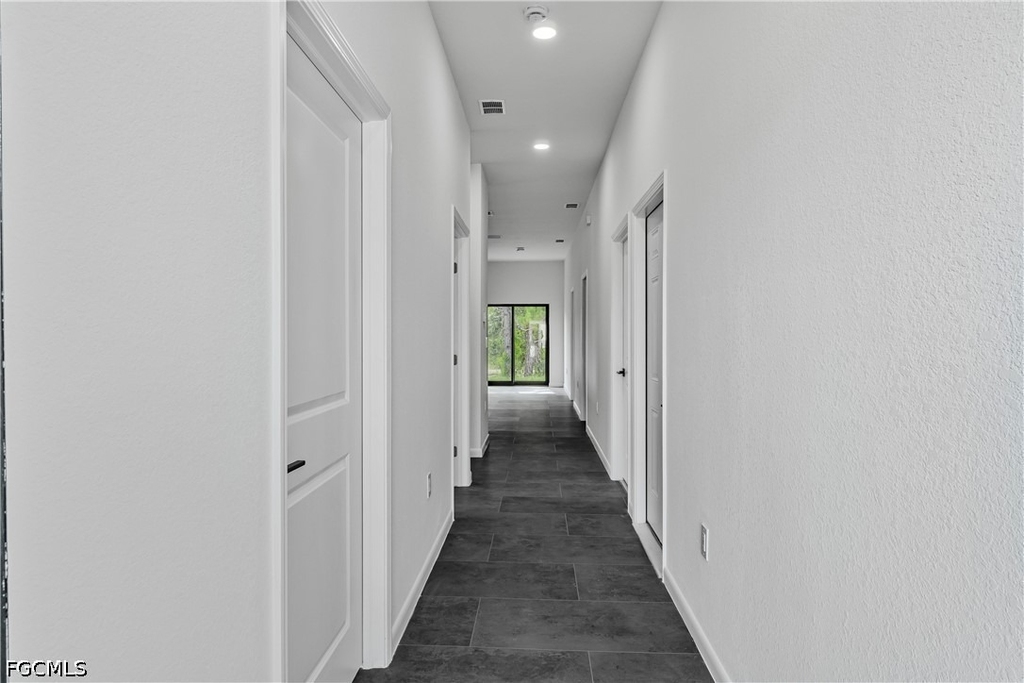 601 Hawthorne Avenue S - Photo 2