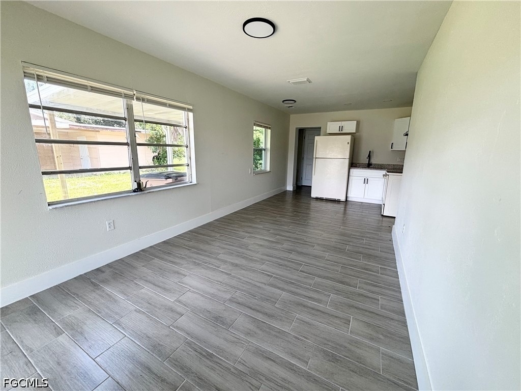 559 Wood Avenue - Photo 2