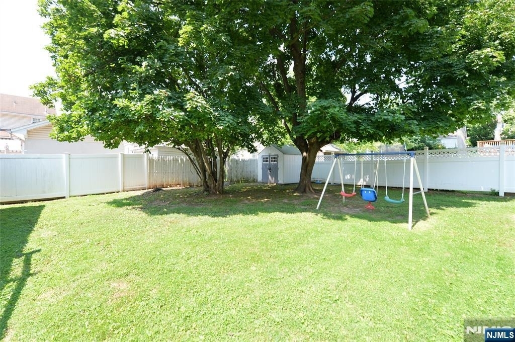 968-972 Byron - Photo 17