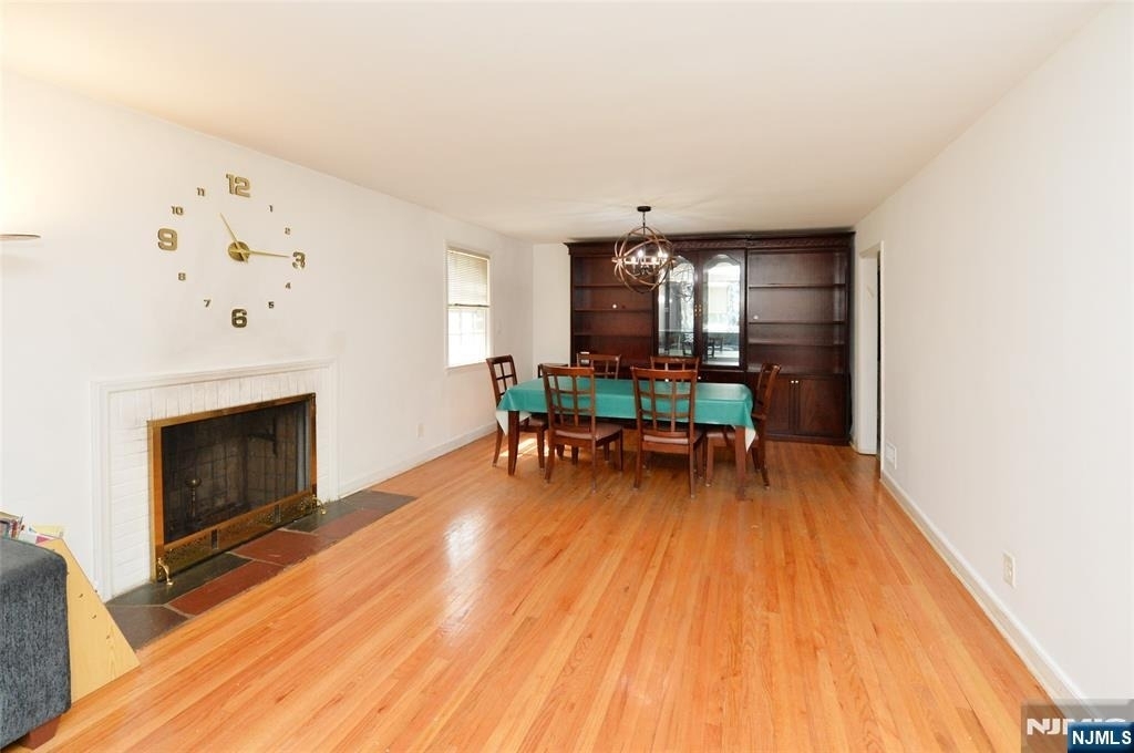 968-972 Byron - Photo 2