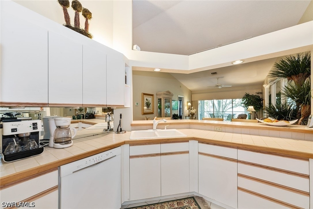 7050 Barrington Circle - Photo 6