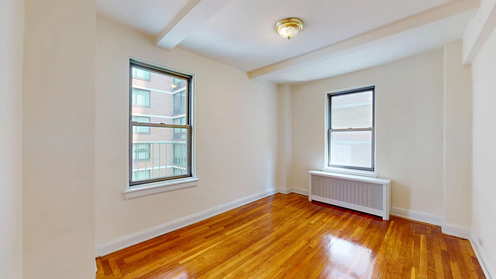 East 38th Street - Photo 7