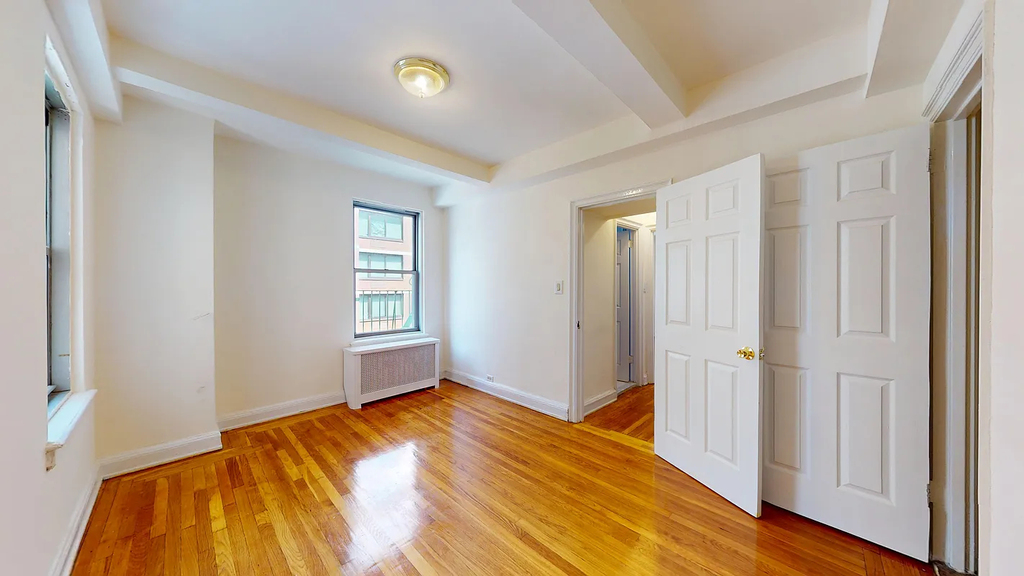 East 38th Street - Photo 5