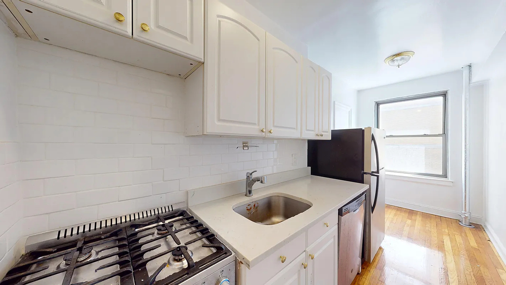 East 38th Street - Photo 16