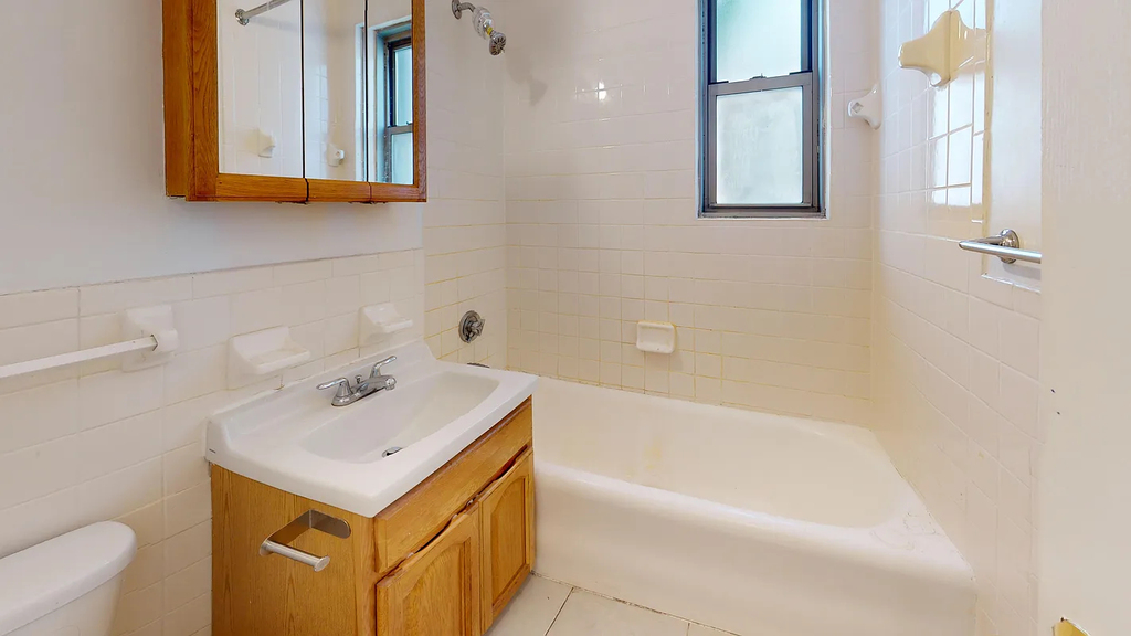 East 38th Street - Photo 15