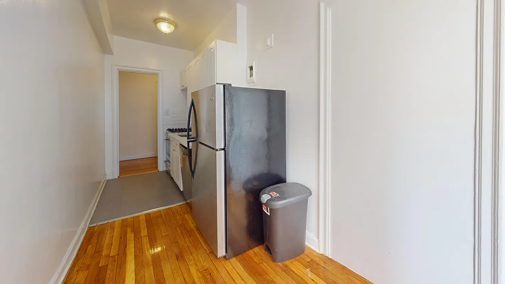 East 38th Street - Photo 13