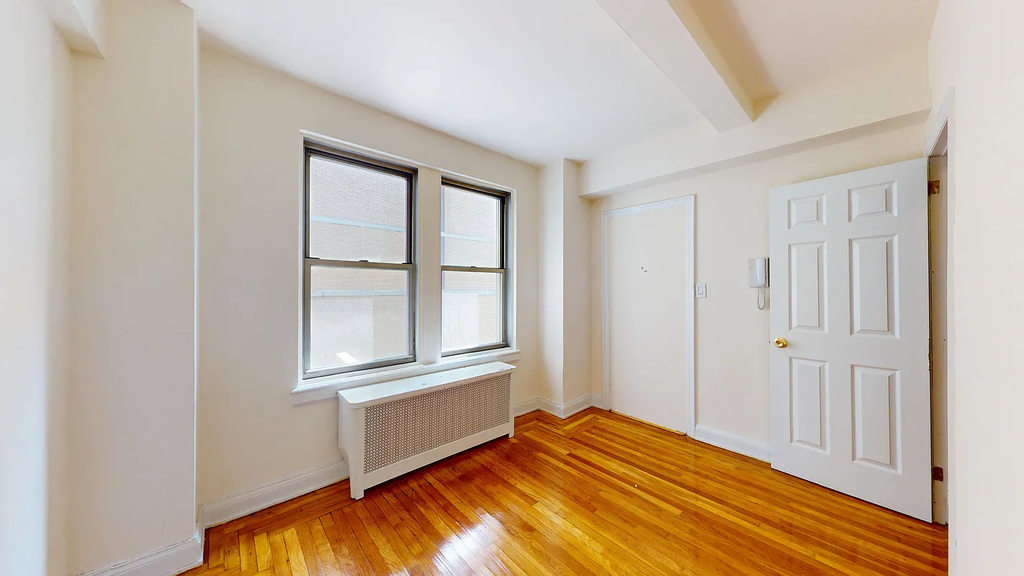 East 38th Street - Photo 9