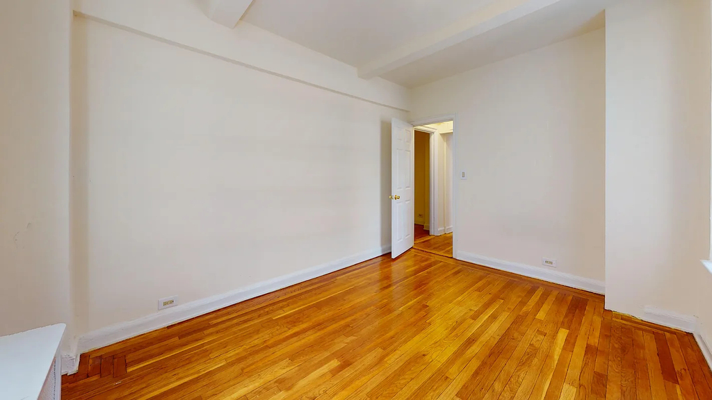 East 38th Street - Photo 6