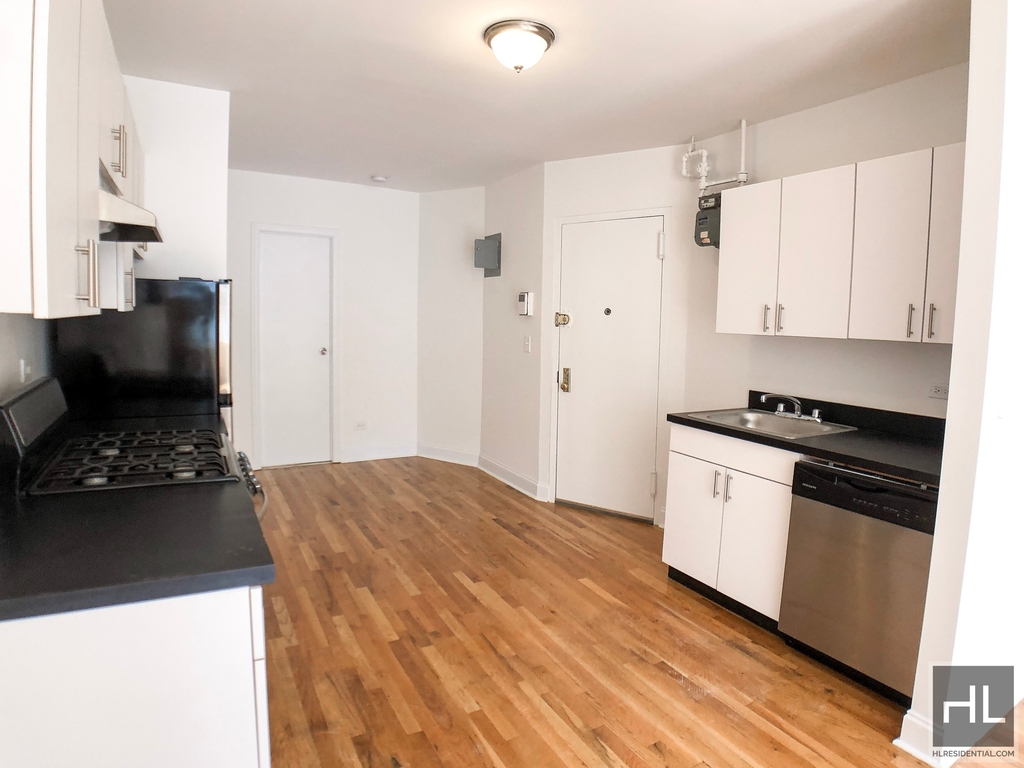 E 89 St - Photo 0