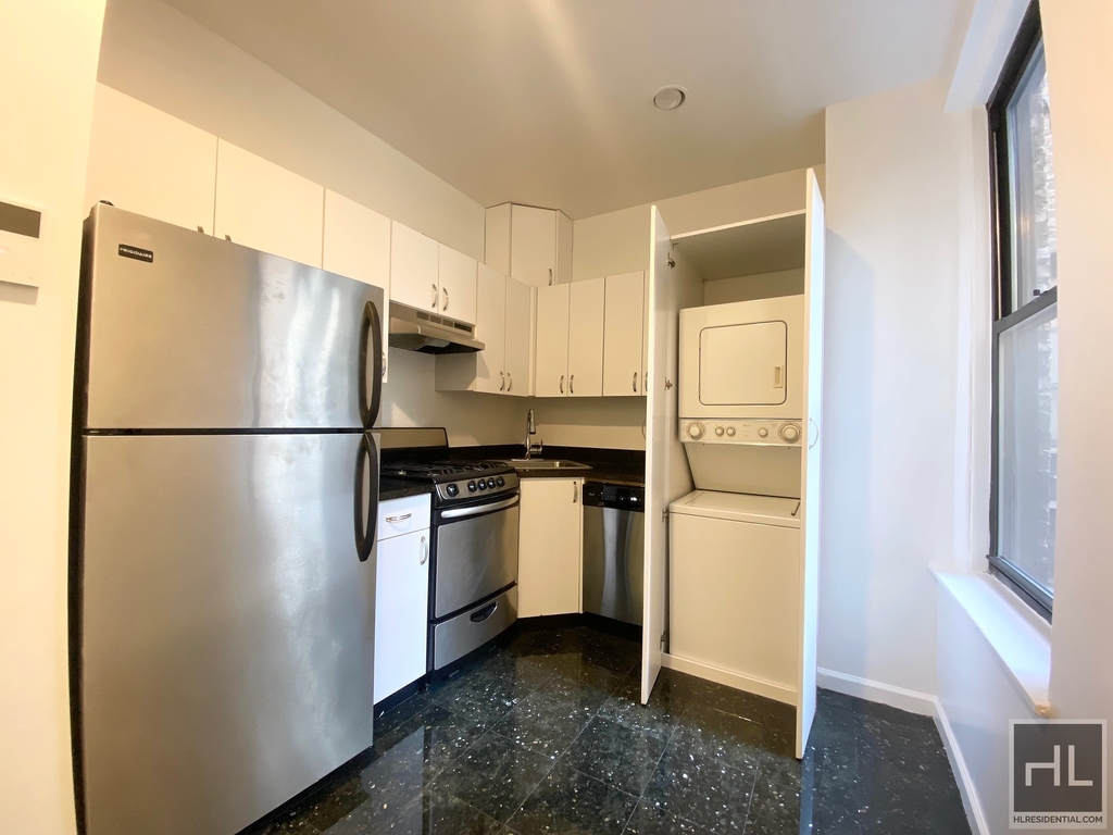 West 104 Street - Photo 1