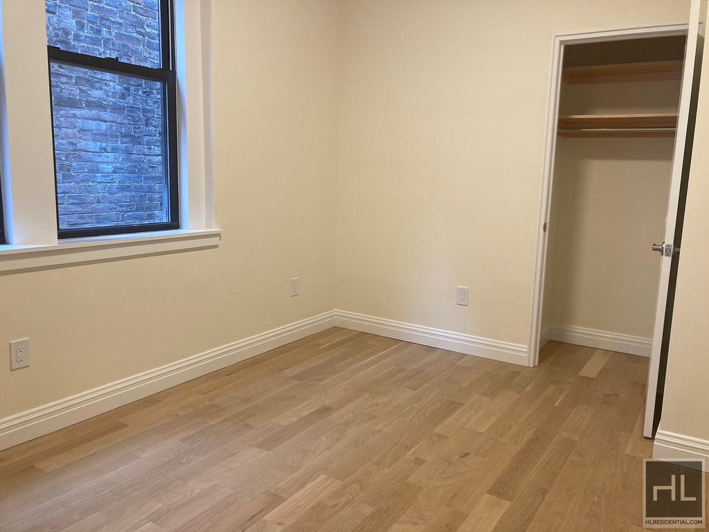 East 82 Street - Photo 4