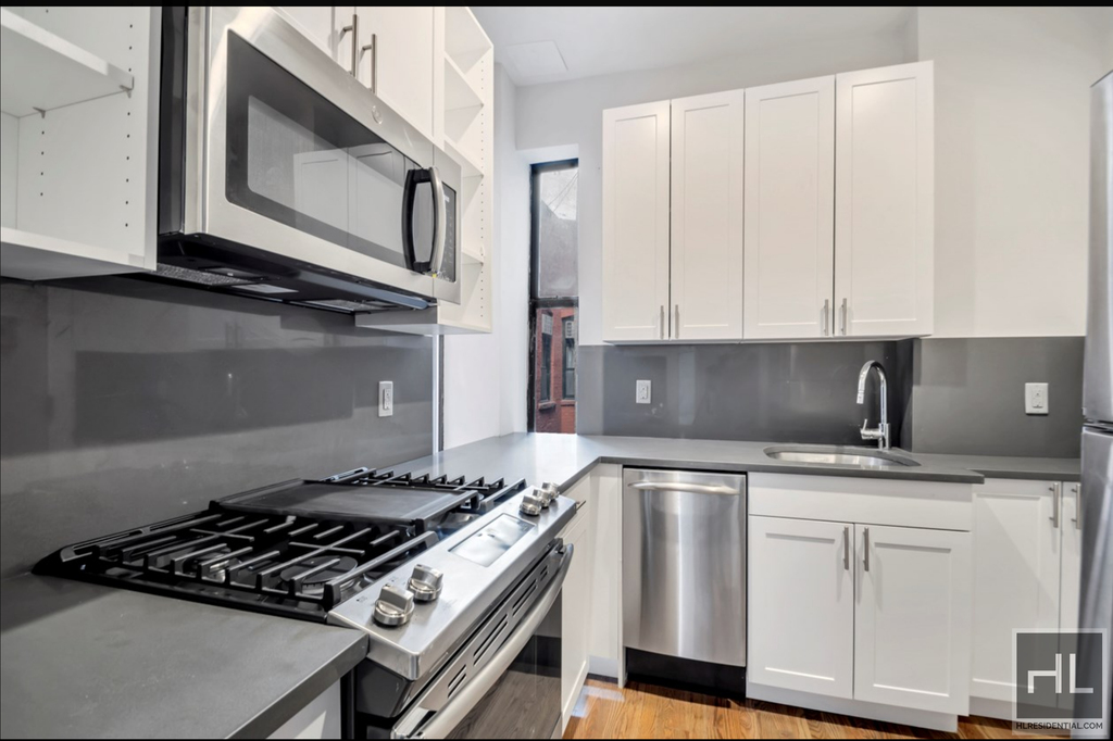 West 45 Street - Photo 0