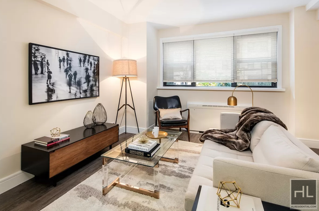 East 63rd Street - Photo 0