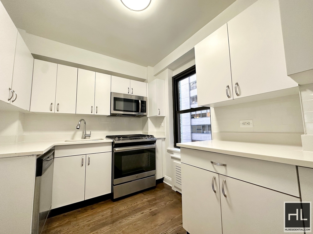 East 57 Street - Photo 4
