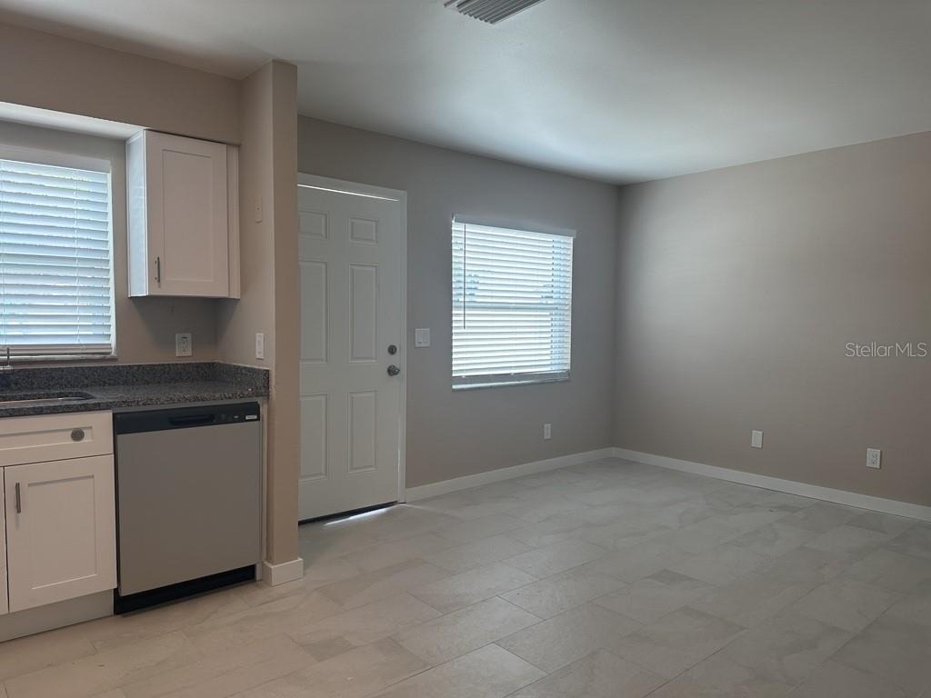 113 S Fremont Avenue - Photo 4