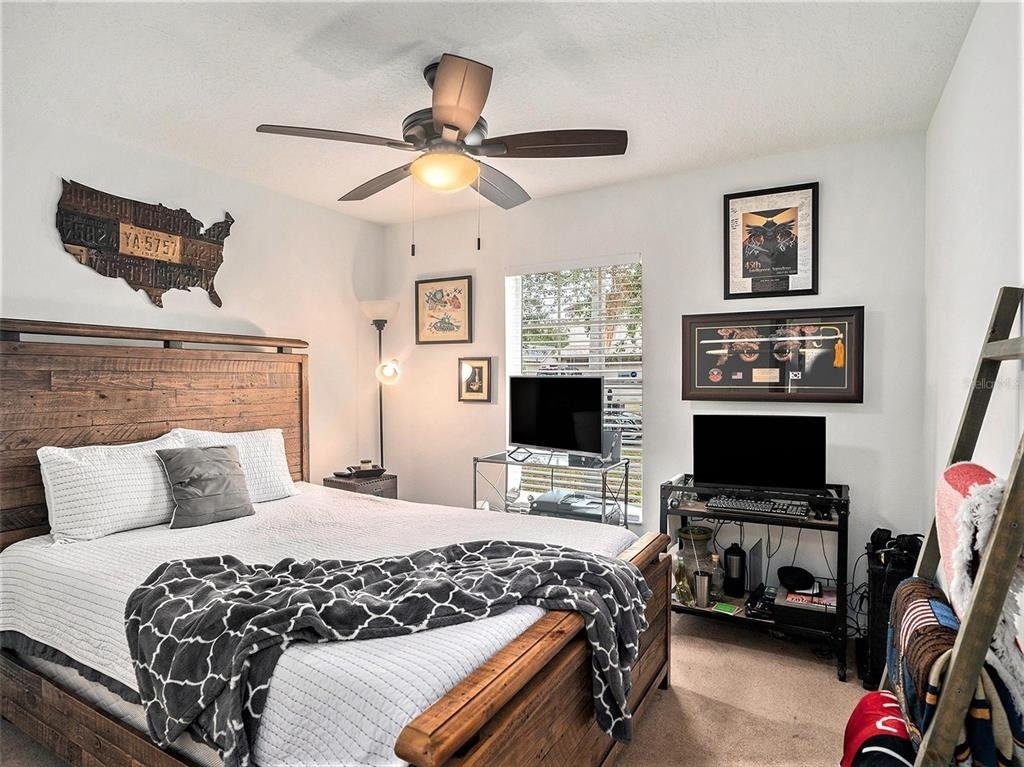 7833 Carriage Pointe Drive - Photo 2