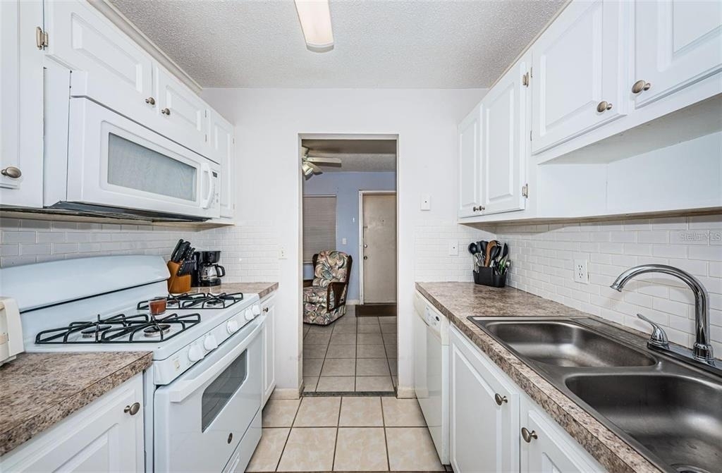 5217 81st Street N - Photo 4