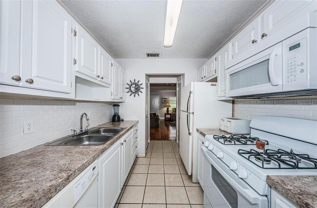 5217 81st Street N - Photo 5
