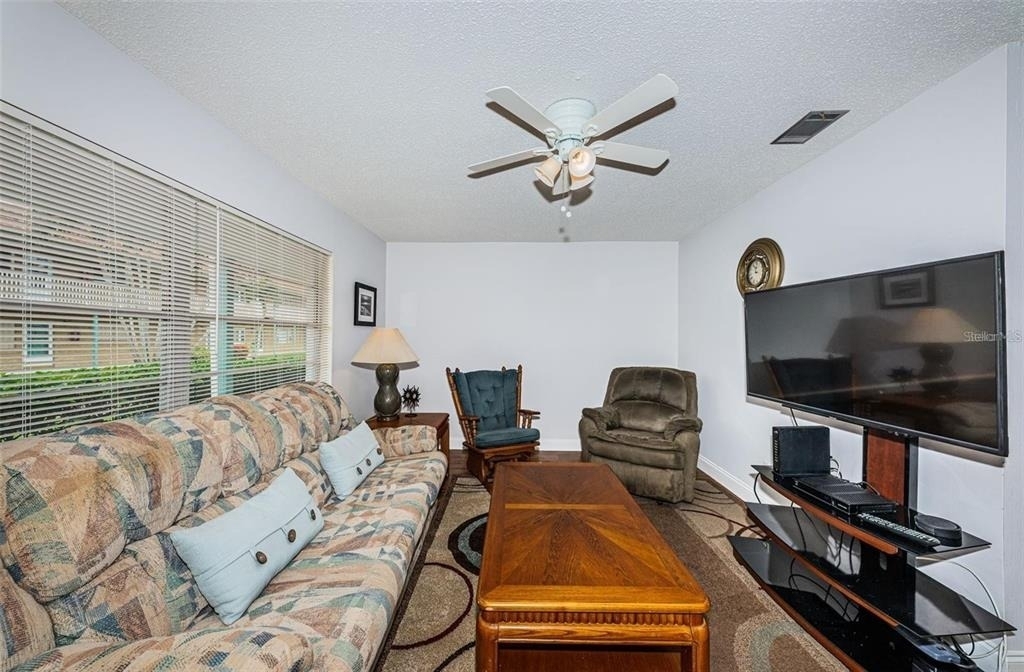 5217 81st Street N - Photo 3