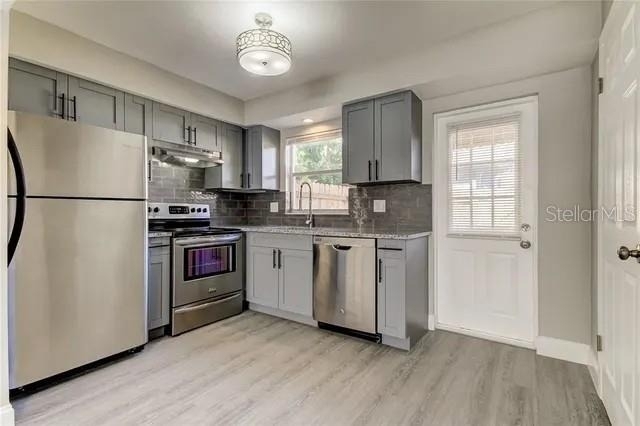 300 6th Street N - Photo 4