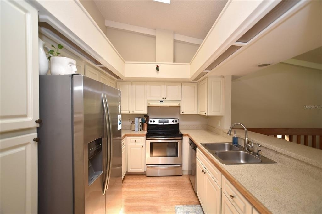 357 8th Avenue N - Photo 5