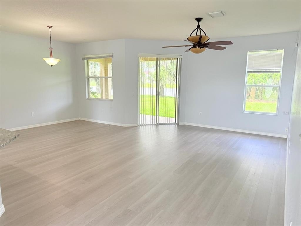 1905 Fairway Loop - Photo 2