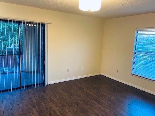 1604 Sunside Square - Photo 2