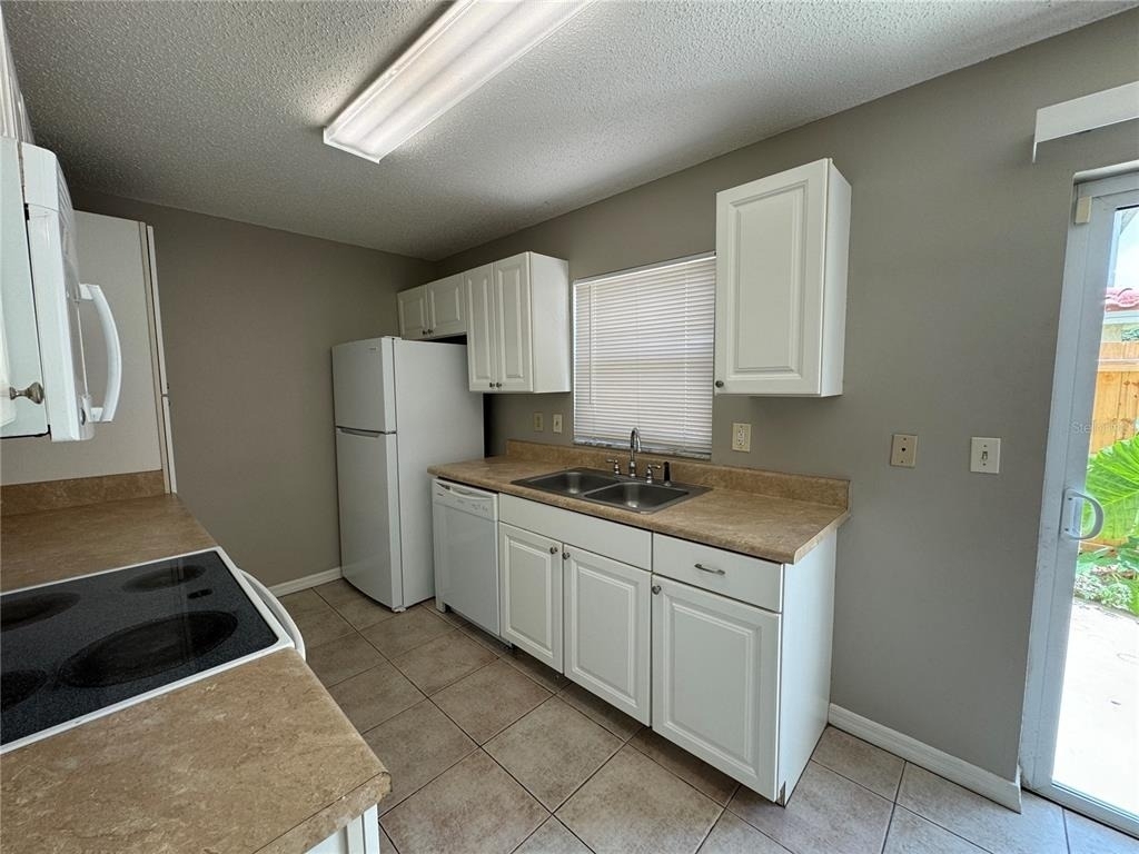 1643 Sandy Point Square - Photo 8