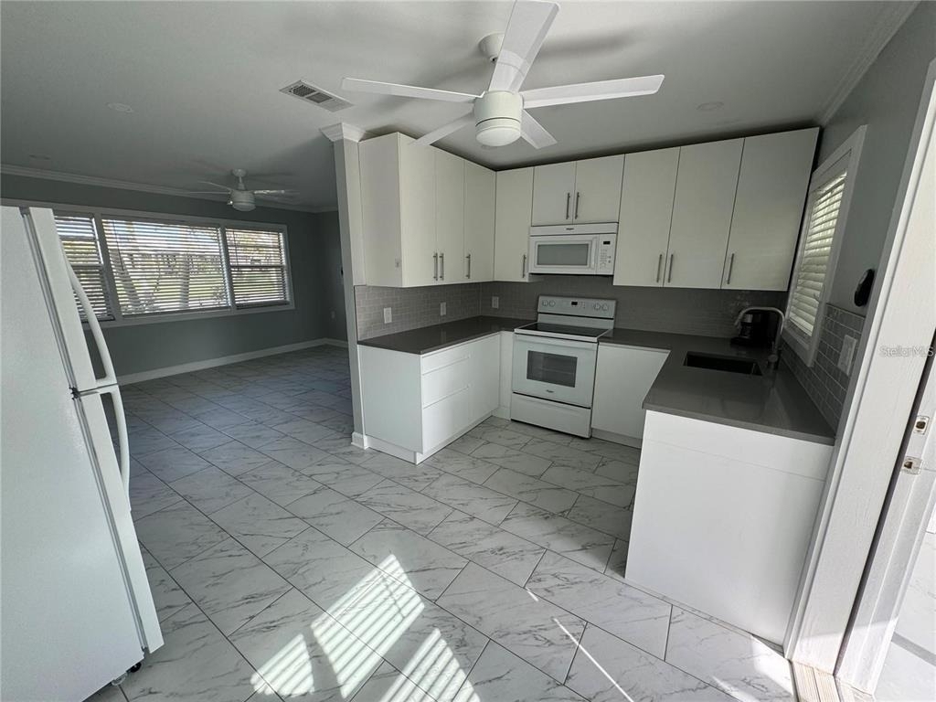 301 Colonia Lane W - Photo 1