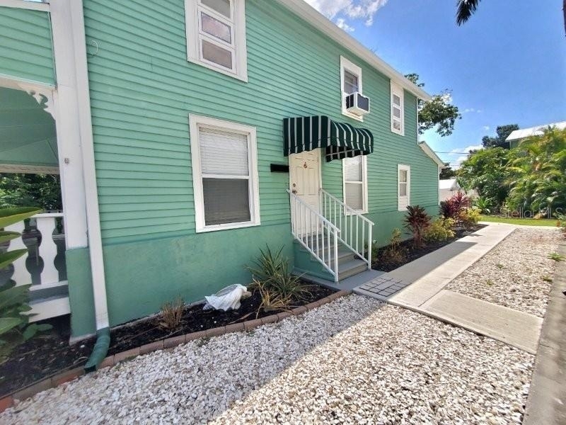 457 W Marion Avenue - Photo 1