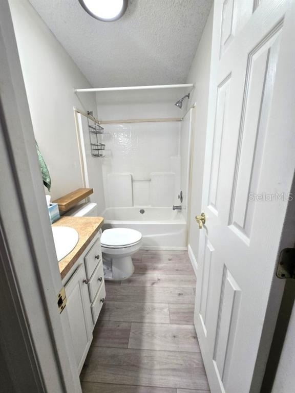 2304 Kingston Street S - Photo 8